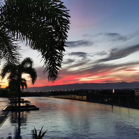 Mactan Newtown Deluxe Island Breeze Lejlighed Lapu-Lapu City Eksteriør billede