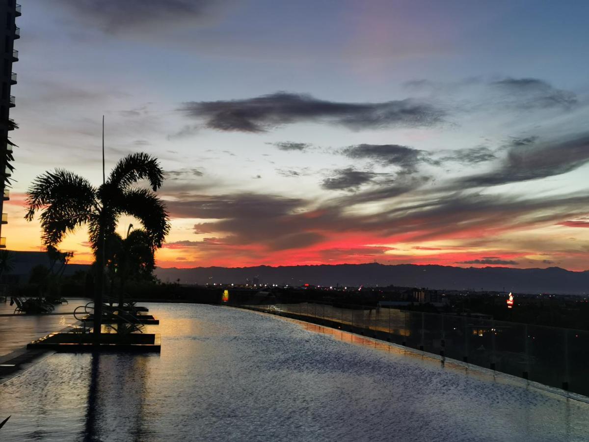 Mactan Newtown Deluxe Island Breeze Lejlighed Lapu-Lapu City Eksteriør billede