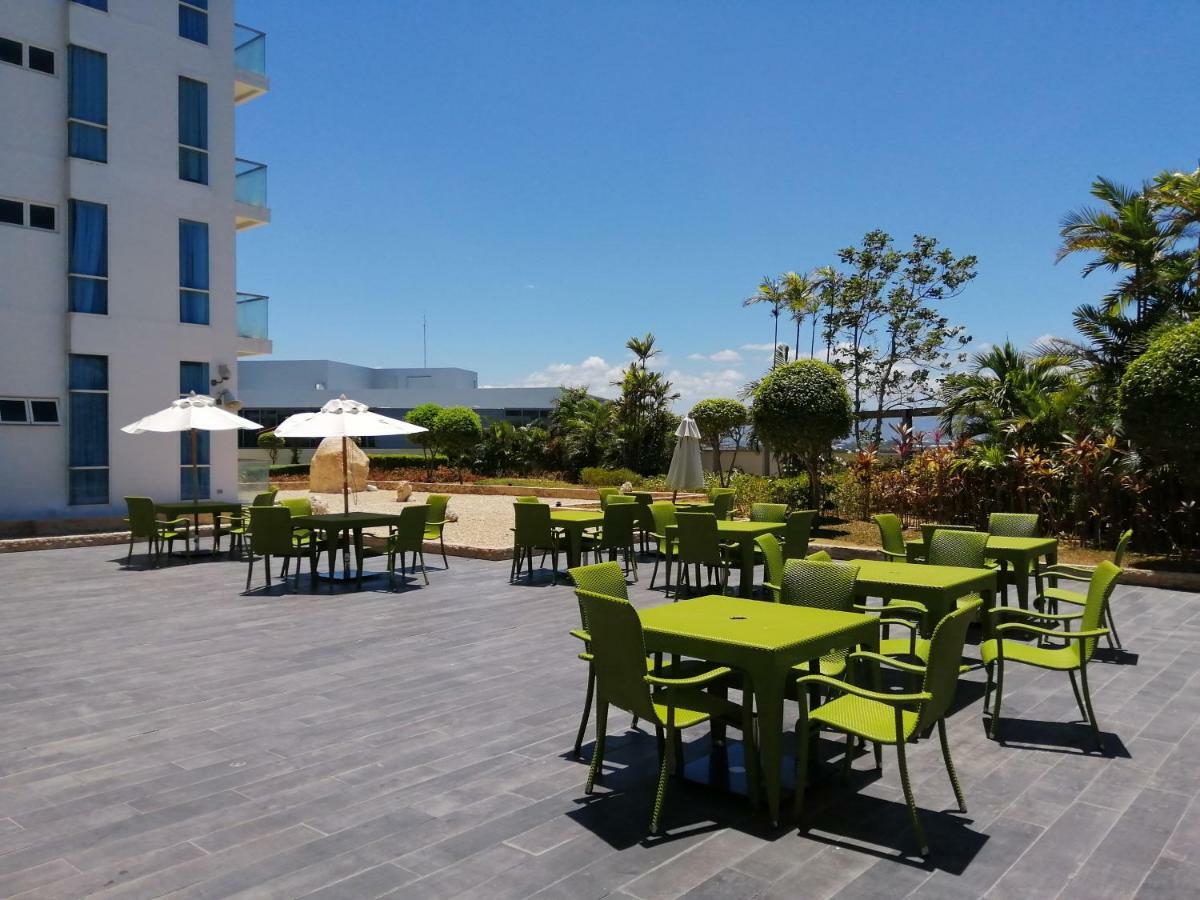 Mactan Newtown Deluxe Island Breeze Lejlighed Lapu-Lapu City Eksteriør billede
