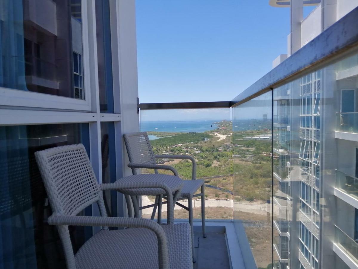 Mactan Newtown Deluxe Island Breeze Lejlighed Lapu-Lapu City Eksteriør billede